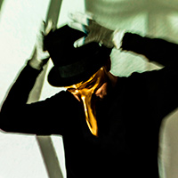 传记 Claptone
