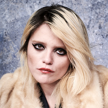 传记 Sky Ferreira