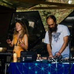 封面 Dva Dereva - Wind In The Desert
